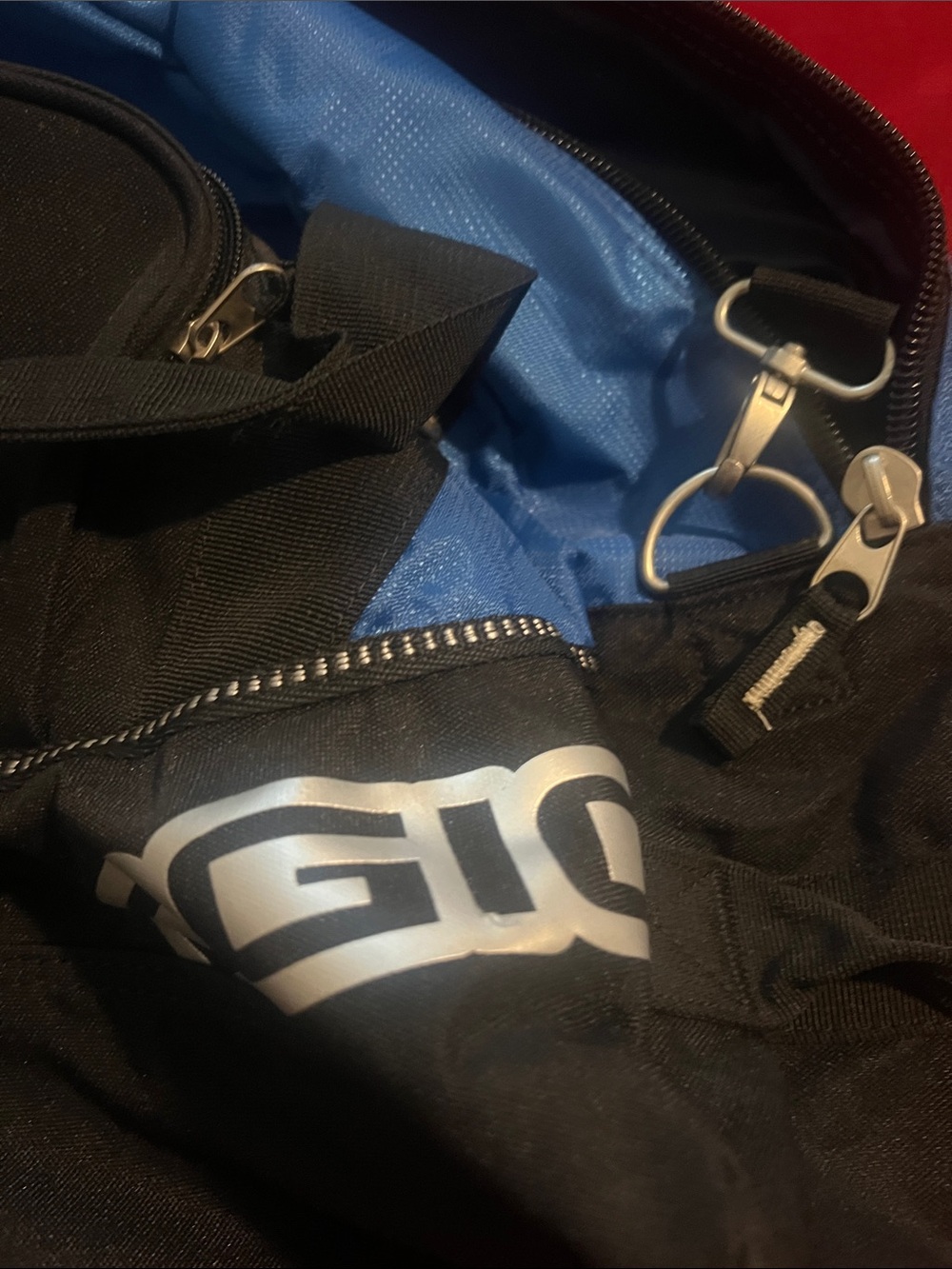 OGIO Samsung Blue and Black Sport Duffel with Removable blanket - Picture 8 of 13